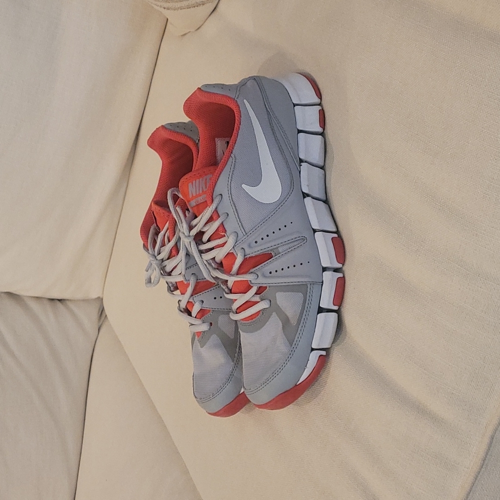 Nike Flex Show Trainer 3